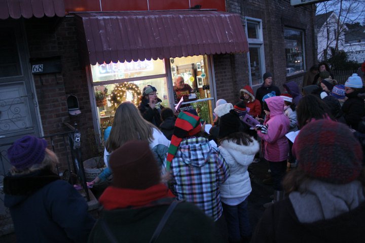 2010-caroling-5